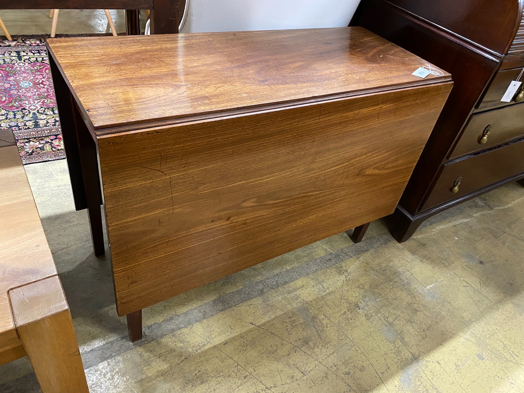 A George III mahogany drop leaf dining table, 137cm extended, width 99cm, height 70cm